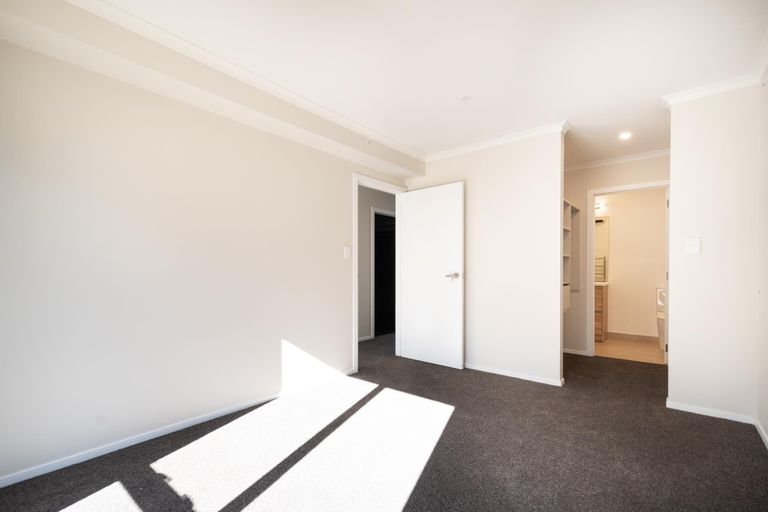 Photo of property in 2/65 College Road, Northcote, Auckland, 0627