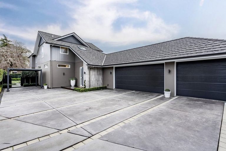 Photo of property in 2 Snowdon Road, Fendalton, Christchurch, 8052