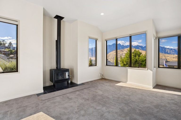 Photo of property in 13 Goldleaf Hill, Queenstown, 9300