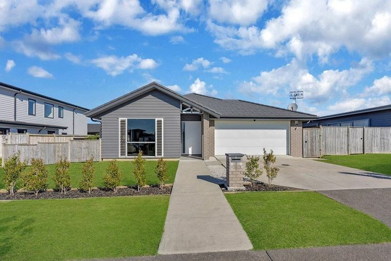 Photo of property in 9 Mutetai Road, Clarks Beach, 2122