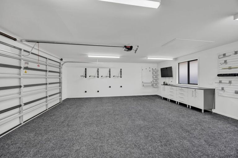 Photo of property in 5 Aheahea Way, Hurworth, New Plymouth, 4310