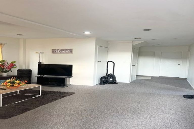 Photo of property in 38 Kenderdine Road, Papatoetoe, Auckland, 2025