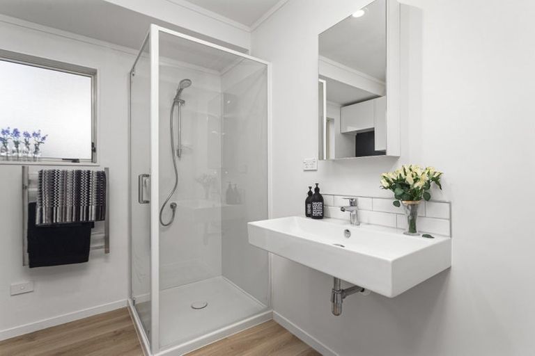 Photo of property in 18 Ian Marwick Place, Birkenhead, Auckland, 0626