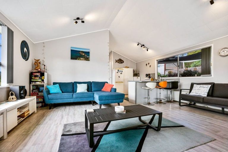 Photo of property in 143 Oakura Road, Oakura, Hikurangi, 0184