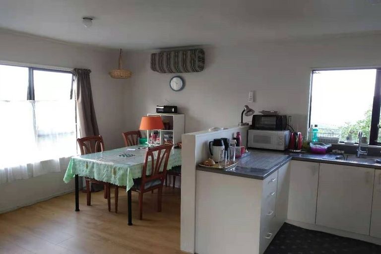 Photo of property in 2/9 Valecrest Place, Bayview, Auckland, 0629