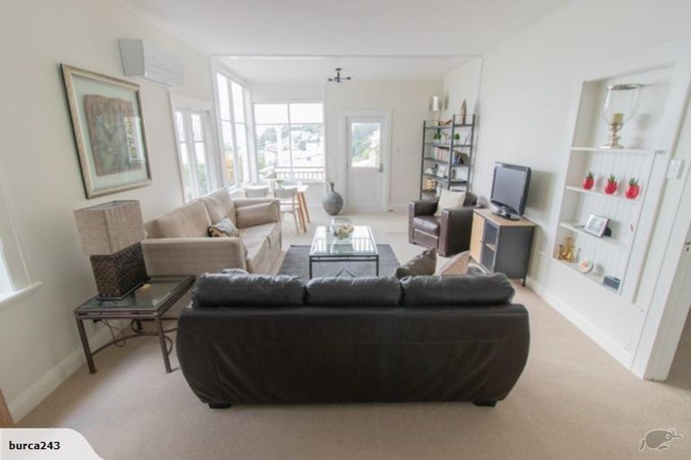 Photo of property in 10 Oriental Terrace, Mount Victoria, Wellington, 6011