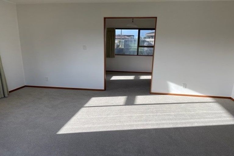 Photo of property in 2/218 Centreway Road, Orewa, 0931