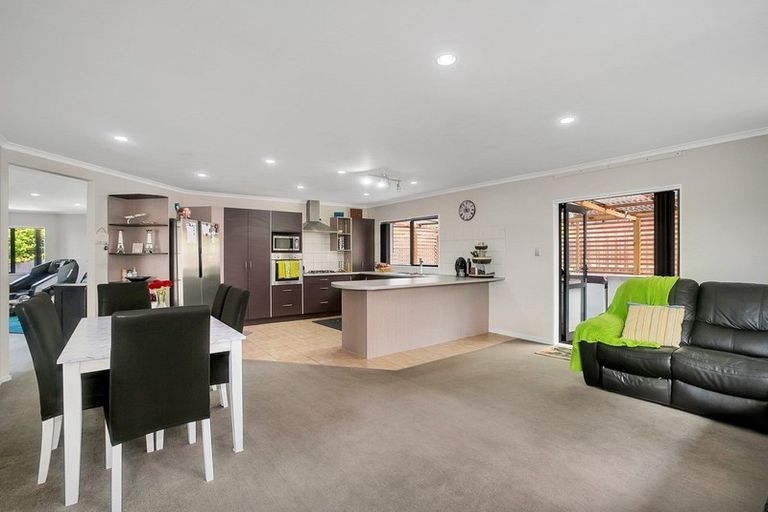 Photo of property in 10 Chieftain Rise, Goodwood Heights, Auckland, 2105