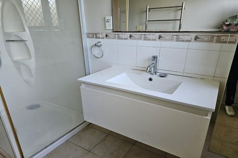 Photo of property in 1 Pinedale Place, Henderson, Auckland, 0610