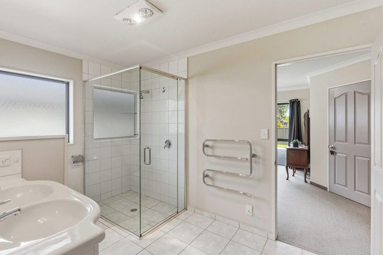 Photo of property in 2 Cadastral Court, Paraparaumu, 5032