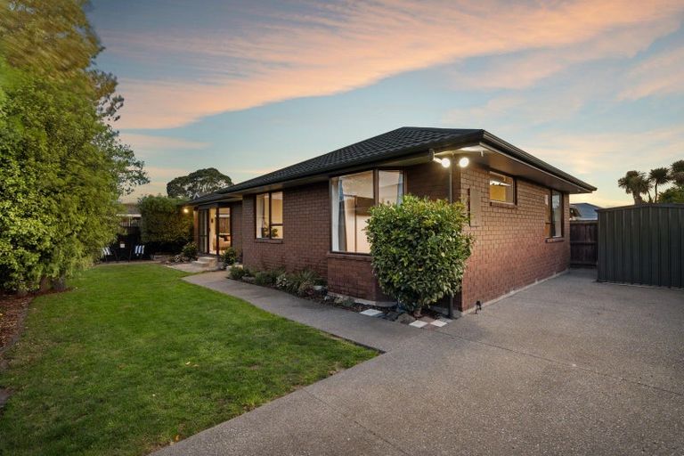 Photo of property in 1/139 Sawyers Arms Road, Northcote, Christchurch, 8052