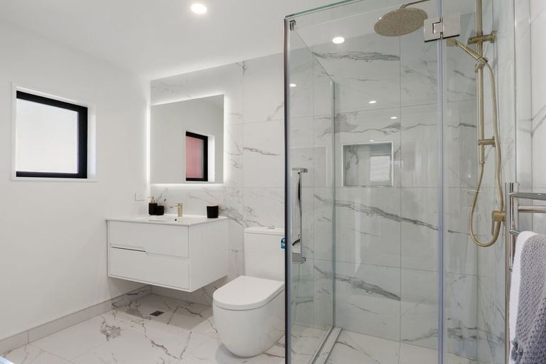 Photo of property in 2/142 Main Road North, Papanui, 8052