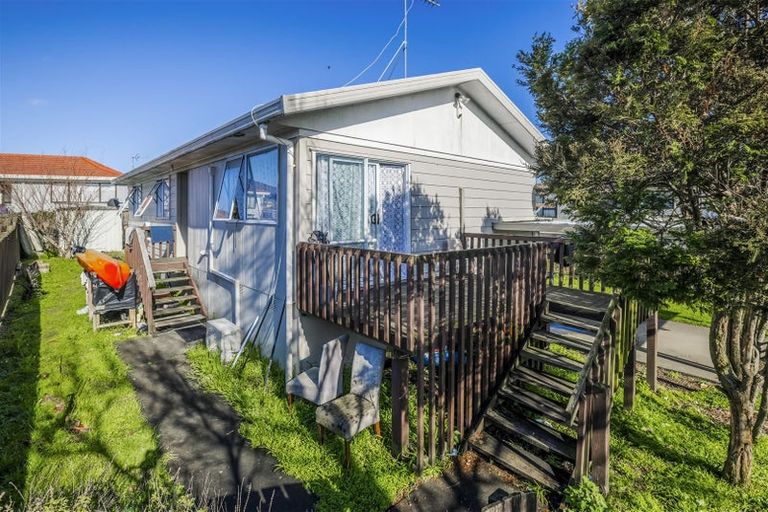 Photo of property in 3/10 Penion Drive, Flat Bush, Auckland, 2023