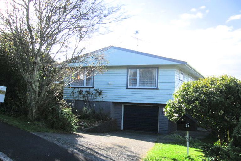 Photo of property in 6 Glen Alton Avenue, Paparangi, Wellington, 6037