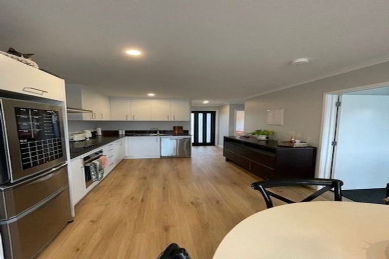 Photo of property in 2 Honowai Street, Kumeu, 0810