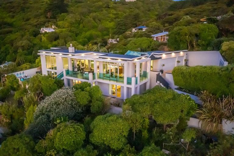 Photo of property in 32 Roys Road, Plimmerton, Porirua, 5026