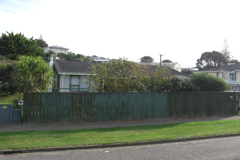 Photo of property in 18 Taupiri Crescent, Titahi Bay, Porirua, 5022