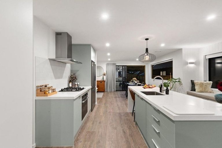 Photo of property in 22 Cheviot Street, Jacks Point, 9371