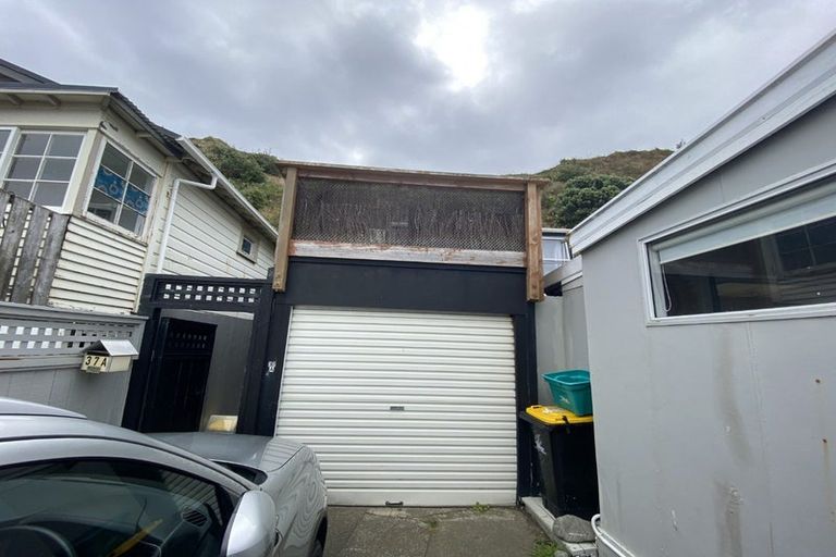 Photo of property in 37 Moa Point Road, Moa Point, Wellington, 6022
