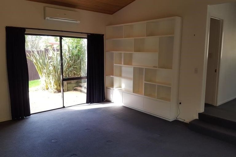 Photo of property in 6 Antilla Place, Half Moon Bay, Auckland, 2012