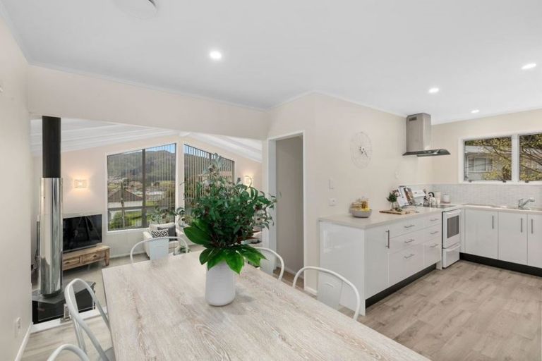 Photo of property in 30 Davis Grove, Wainuiomata, Lower Hutt, 5014