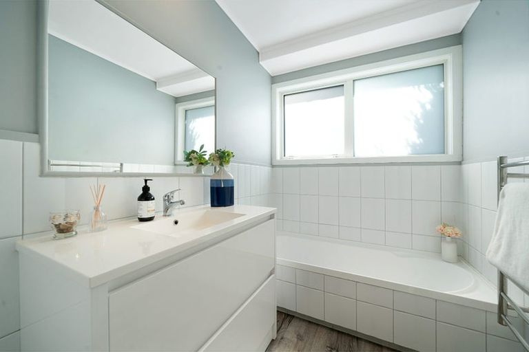 Photo of property in 17 Clyma Place, Massey, Auckland, 0614