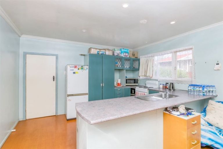 Photo of property in 189 Waimumu Road, Massey, Auckland, 0614