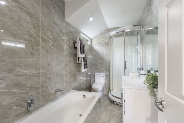 Photo of property in 2 Lucas Way, Albany, Auckland, 0632