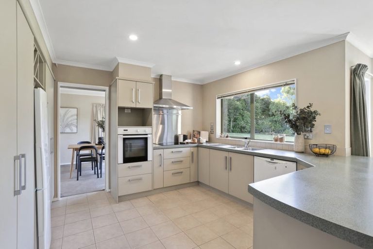Photo of property in 70a Shaw Road, Oratia, Auckland, 0604