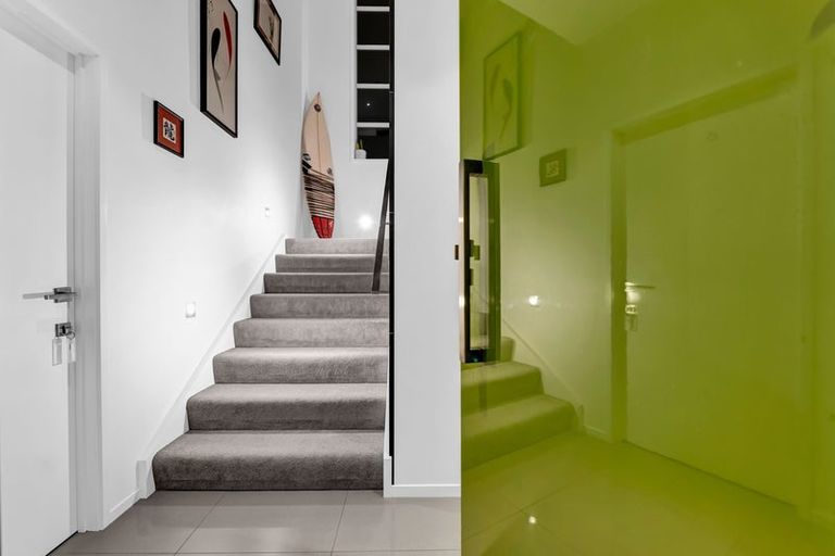 Photo of property in 2/5 Beach Street, Fitzroy, New Plymouth, 4312