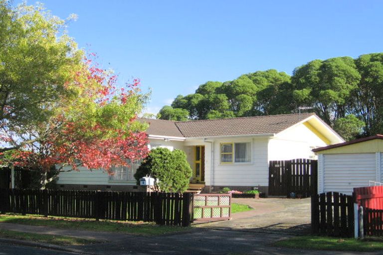 Photo of property in 2 Sandrine Avenue, Clover Park, Auckland, 2019
