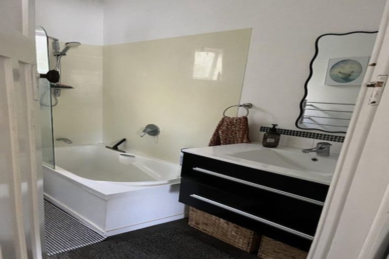 Photo of property in 104 Fulford Street, New Plymouth, 4310