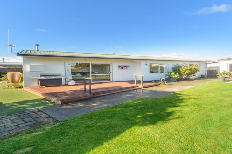 Photo of property in 17 Cargill Grove, Kelvin Grove, Palmerston North, 4414