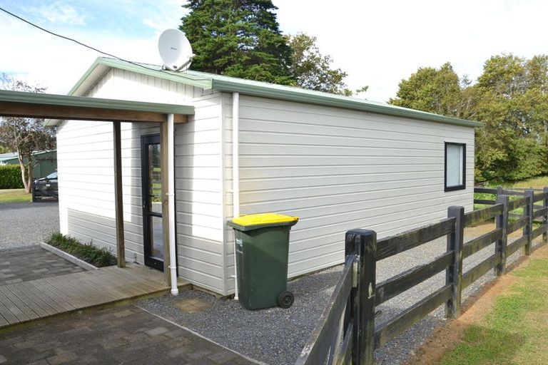 Photo of property in 580 Burtt Road, Runciman, Drury, 2578