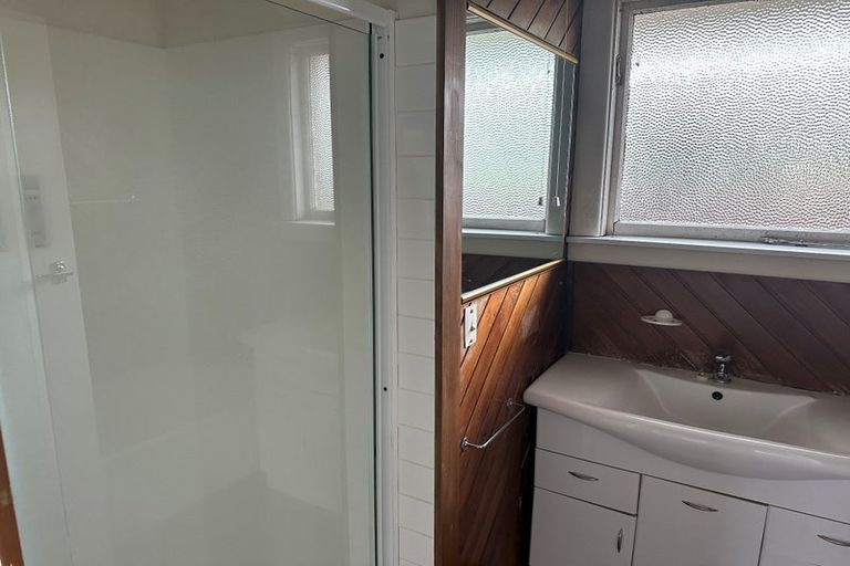 Photo of property in 90 Frensham Crescent, Woolston, Christchurch, 8062