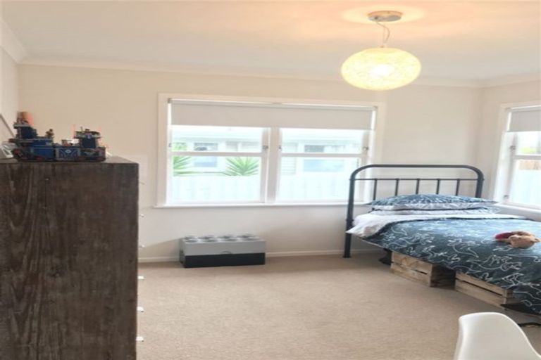 Photo of property in 117 Vodanovich Road, Te Atatu South, Auckland, 0610