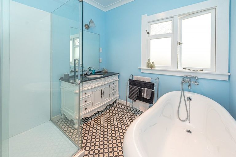 Photo of property in 12 Parsons Street, Saint Johns Hill, Whanganui, 4501