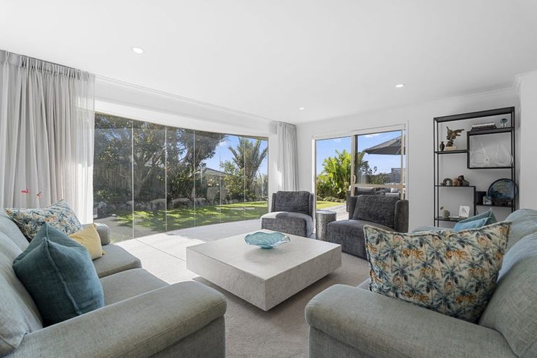 Photo of property in 123 Grovenor Drive, Orewa, 0931