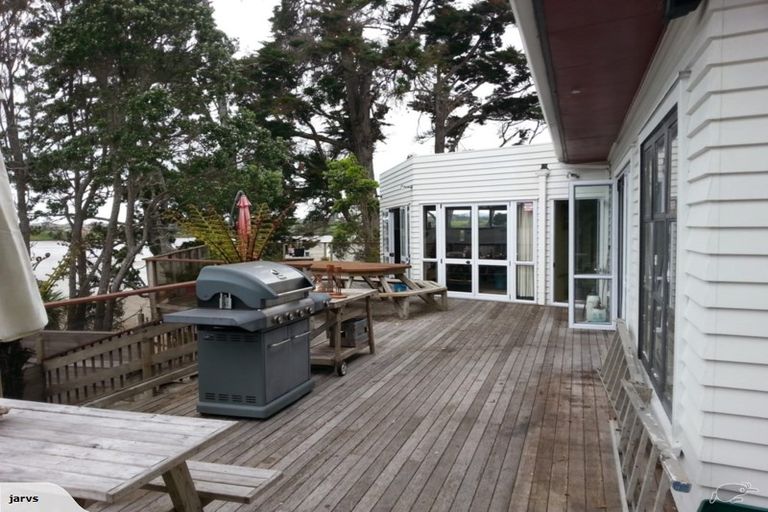 Photo of property in 23 Ferry Parade, Herald Island, Auckland, 0618