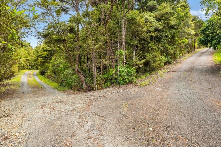 Photo of property in 69 Brick Bay Drive, Sandspit, Warkworth, 0982