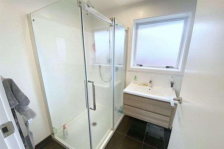 Photo of property in 19 Mckellar Place, Hornby, Christchurch, 8042