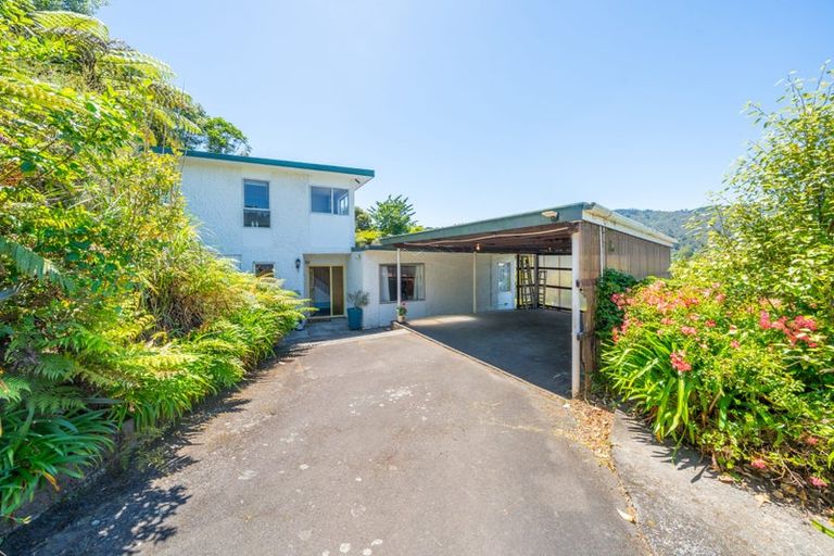 Photo of property in 11 Bogle Grove, Stokes Valley, Lower Hutt, 5019