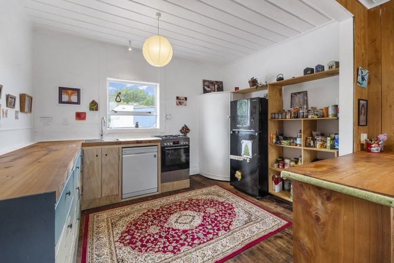 Photo of property in 96 Bridge Street, Eltham, 4322