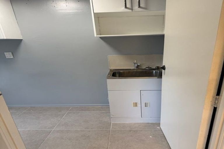 Photo of property in 2/6 Raddock Place, Half Moon Bay, Auckland, 2012