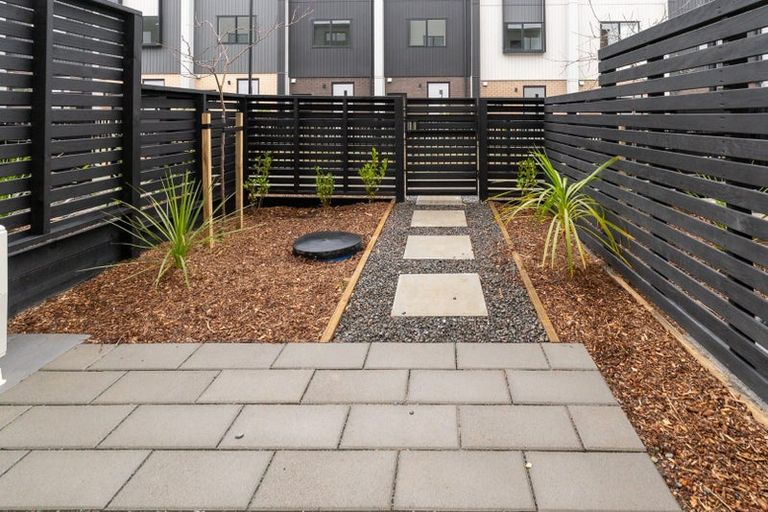 Photo of property in 8/327 Glengarry Road, Glen Eden, Auckland, 0602