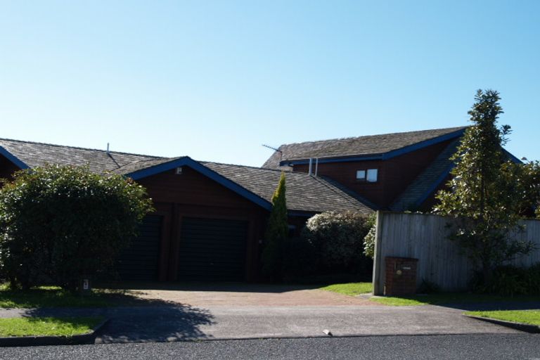 Photo of property in 1 Orangewood Drive, Northpark, Auckland, 2013