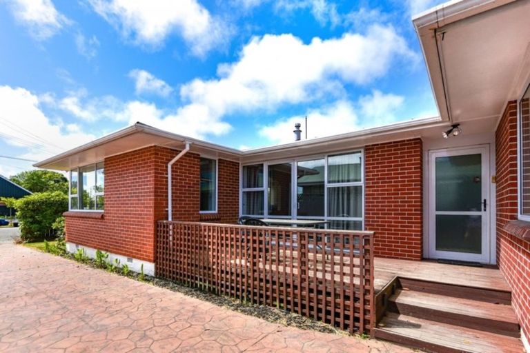 Photo of property in 64 Daniels Road, Redwood, Christchurch, 8051