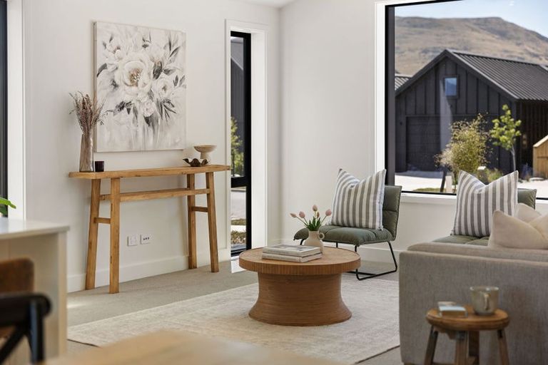 Photo of property in 44 Forage Road, Jacks Point, 9371