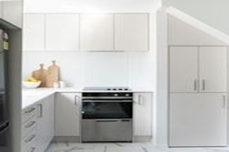 Photo of property in 11/8 Yeovil Road, Te Atatu Peninsula, Auckland, 0610