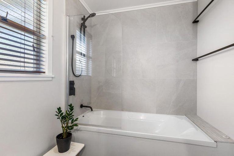 Photo of property in 199 Waimumu Road, Massey, Auckland, 0614